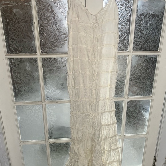 Mirror Palais Ruffle Tunnel Gown - Picture 5 of 11